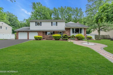 ** 25 Canadian Woods Rd **