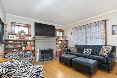 559 E Pleasant St-12