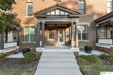 817 S 33rd St, Omaha, NE 68105 - photo 4