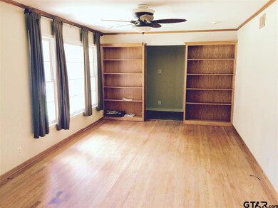 2823 Bateman Ave, Tyler, TX 75701 - photo 2