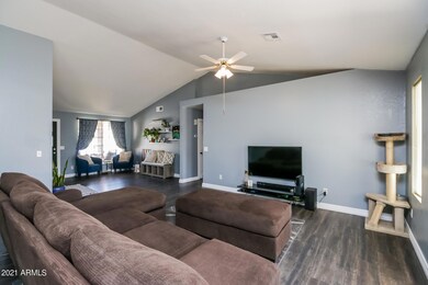 006-photo-living-room-9077787