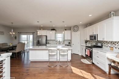 06_301NPacheaCircle_177001_Kitchen_HiRes