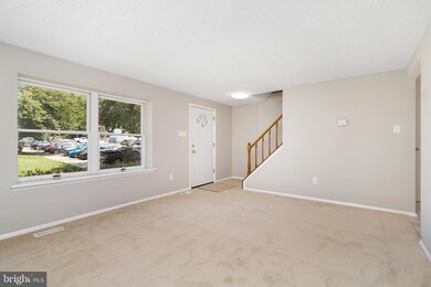 8690 Bent Arrow Ct, Springfield, VA 22153 - photo 7