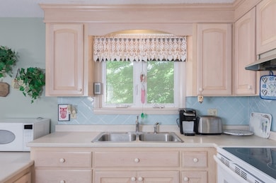 229 N Main St, Uxbridge, MA 01569 - photo 5