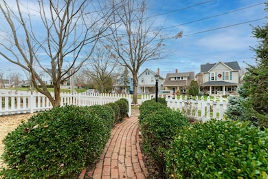 60-web-or-mls-297 N Franklin St-4
