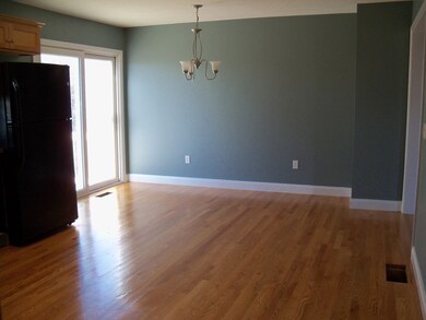 43 Pratt St unit RIGHT SIDE, Taunton, MA 02780 - photo 3