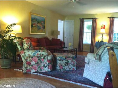 Den/Family/Great Room - Wood floor, ceiling fan, g