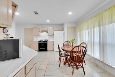 9443 Carmalee St, Houston, TX 77075 - photo 6