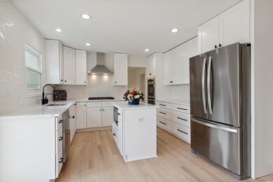 3718 Maple Leaf Dr, Glenview, IL 60026 - photo 6