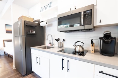 49 Navasota St unit 102, Austin, TX 78702 - photo 4