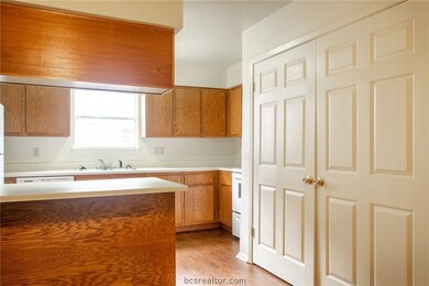 1106 Spring Loop unit D, College Station, TX 77840 - photo 4
