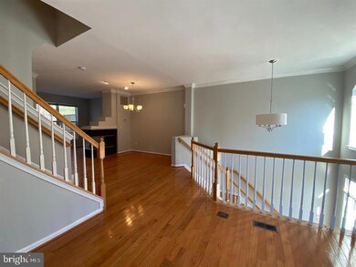 11506 Wild Hawthorn Ct, Reston, VA 20194 - photo 2