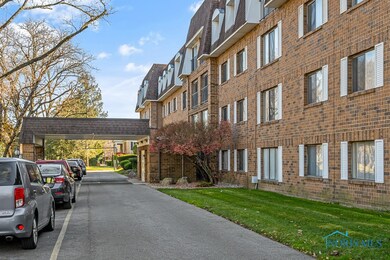 Front drive and guest parking in front of the buil
