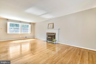 2 Burket Ct, Silver Spring, MD 20910 - photo 2