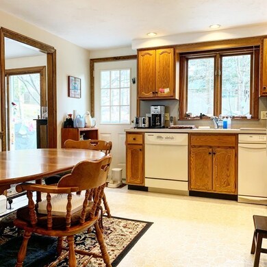 85 Sherbourne Place, Waltham, MA 02451 - photo 4