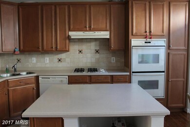 9133 Silvershadow Ct, Lorton, VA 22079 - photo 4