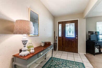 1604 Oak Creek Dr, Hurst, TX 76054 - photo 3