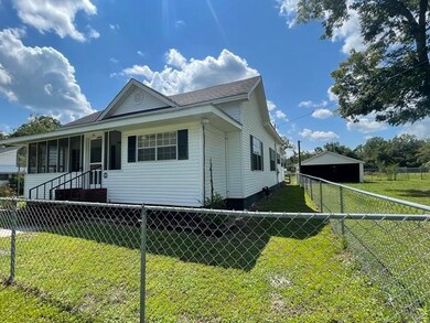 Side right showing detached garage