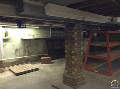 1640 SW Burnett Rd, Topeka, KS 66604 - photo 7