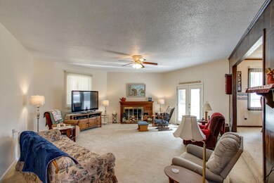 With so much space to entertain you'll have room for all your friends and family to visit!