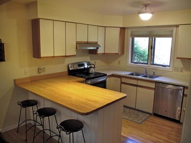 526 Acorn Ln, Shelburne, VT 05482 - photo 4