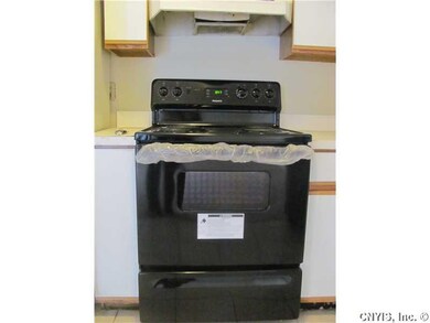 Kitchen. Check out the brand new stove.