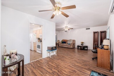 10343 W Caron Dr, Sun City, AZ 85351 - photo 7