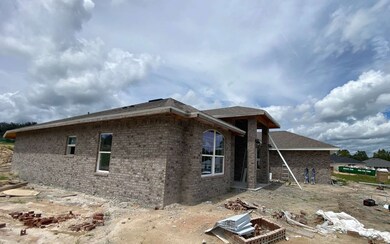 586 NW Oakmont Way, Lake City, FL 32055 - photo 2