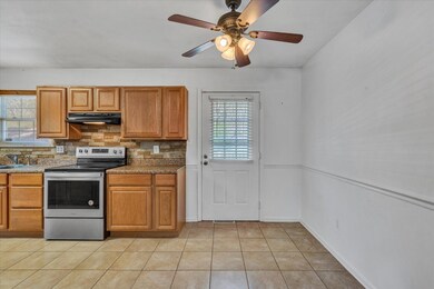 158 Hillview 5 eat in kitchen