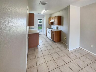 9236 Checkerbloom Dr, Oklahoma City, OK 73165 - photo 7