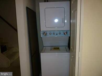 4132 Applegate Ct, Suitland, MD 20746 - photo 7