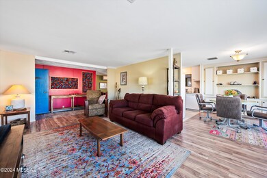 06-Living Area