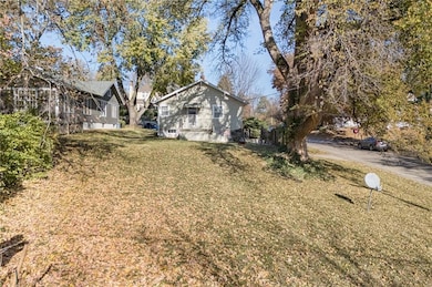 2816 Sherman Ave, Saint Joseph, MO 64506 - photo 3