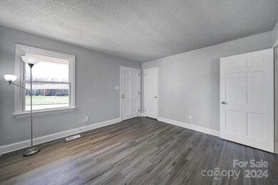 914 Valley St, Statesville, NC 28677 - photo 6