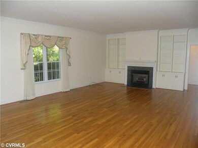 Den/Family/Great Room - Gracious Family Room with 