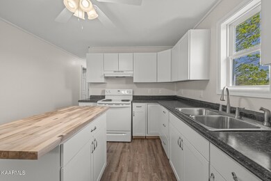 197 Myrtle Ave, Crossville, TN 38555 - photo 6