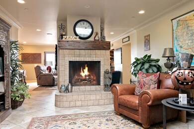 2166 Palomar Ave-018-007-Living Room-MLS