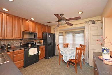 5686 Farm Field Dr, Mason, OH 45040 - photo 4