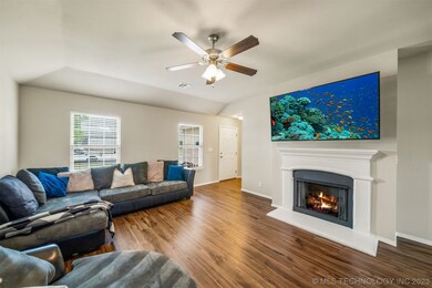 2801 W Fredericksburg St, Broken Arrow, OK 74011 - photo 5