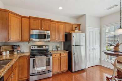 Stainless appliances All REMAIN.