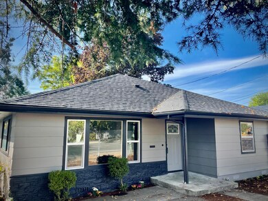 325 SE M St, Grants Pass, OR 97526 - photo 3