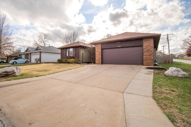 315 Hillcrest Ave, Nixa, MO 65714 - photo 2