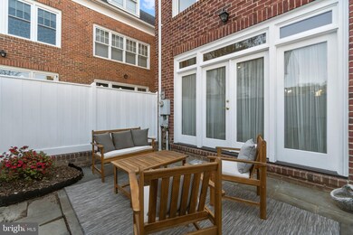 945 Powhatan St, Alexandria, VA 22314 - photo 4