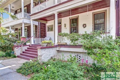 The front porch to the property is very welcoming 