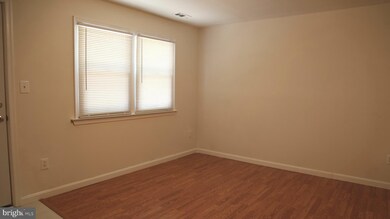 815 Seckel Ct, Halethorpe, MD 21227 - photo 6