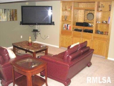 1026 W Lombard St, Davenport, IA 52804 - photo 6