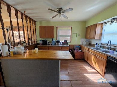 558 Thurston St, Toledo, OH 43605 - photo 2