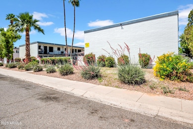 3-web-or-mls-1942 W Berridge Ln-4