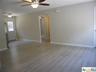 909 N Bishop St, San Marcos, TX 78666 - photo 4