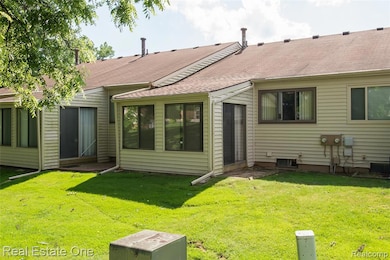 25104 Hamilton Ct unit 4, South Lyon, MI 48178 - photo 7